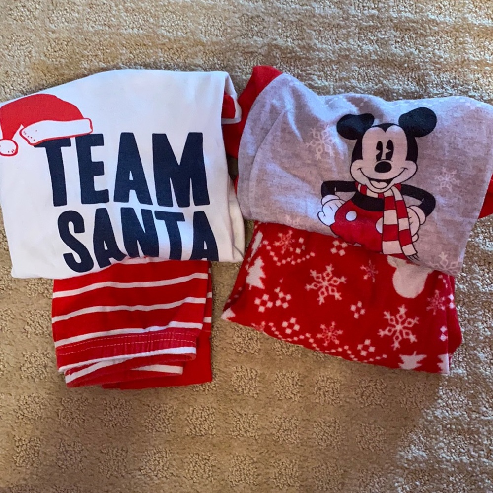 2 pair 4t Christmas pajamas